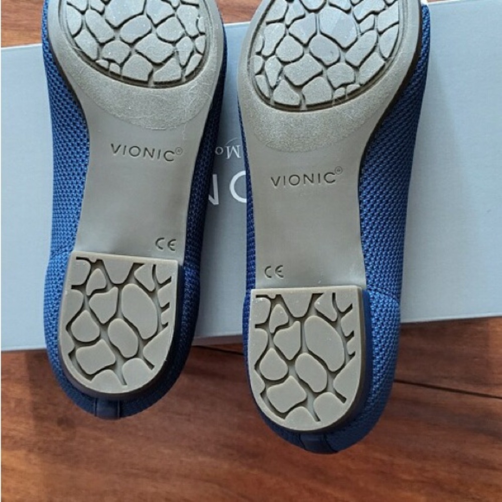 Vionic Dahlia Flat New